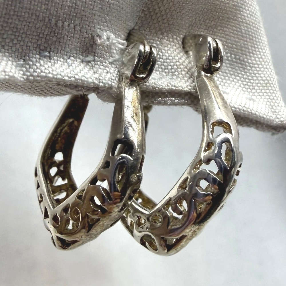 Unbranded Filigree Hoop Earrings Womens OS Silver Excellent 925 V-Shape Huggie